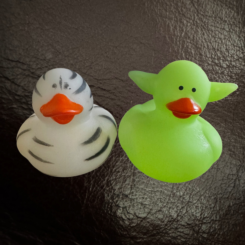 Striped White Tiger & Green Alien Grogu Baby Yoda Rubber Ducks Cruise Jeep (2)